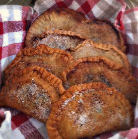 Chocolate Fried Pies, Fried Pies Recipe, Easy Chocolate Pie, Cranberry Walnut Bread, New England Living, Pie Dough Recipe, Hand Pie Recipes, Fried Pies, Chocolate Pie Recipes