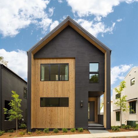 Brightwater Homes on Instagram: "Style: Scandinavian | Description: Dreamy 😍 Inspired by Scandinavian architecture, this Brightwater home at Serenbe makes a bold statement with sleek lines and a geometric combination of horizontal lap siding in deep charcoal with vertical siding in warm natural wood. . . . #AtlantaHomesAndLifestyles #ScandinavianDesign #ScandinavianHome #ScandinavianModern #ScandinavianLiving #ScandinavianStyle #ScandinavianInspired #Farmhouse #ModernFarmhouse #Serenbe" Scandanavian House Design Exterior, Scandinavian Exterior House, Scandinavian Farmhouse Exterior, Nordic Exterior, Scandinavian Facade, Scandinavian House Exterior, Wood Siding House, Modern Cabin In The Woods, Deep Valley