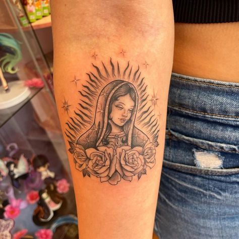 Ribs Tattoo, Wrist Tattoos Girls, God Tattoo, Mary Tattoo, Hand Tattoos For Girls, Sak Yant Tattoo, Pretty Hand Tattoos, Dragon Tattoo For Women, Queen Tattoo