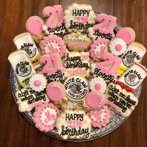 21 Bday Cupcakes, 21st Birthday Treat Table, 21 St Birthday Cookies, 21st Cookie Ideas, 21 Cookies Birthday, 21st Bday Cupcakes, 21st Birthday Party Ideas For Her, 21st Birthday Treats, 21st Birthday Dessert Table