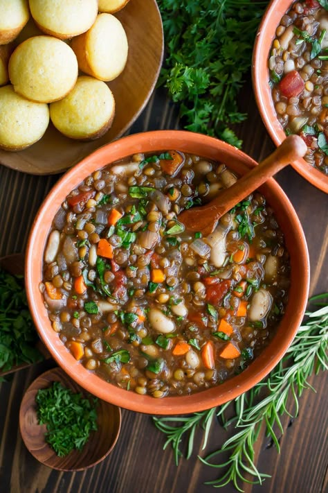 This flavorful Italian Lentil Soup can be made in the Instant Pot or Crock-Pot. It's gluten-free and can be either vegan or vegetarian! Italian Lentil Soup, Soup Italian, Soup Crockpot, Vegetarian Italian, Quick And Easy Soup, Lentil Soup Recipes, Vegetable Soup Recipes, Lentil Recipes, Crock Pot Soup