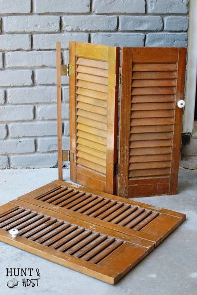 Shutter Makeover, Old Shutters Decor, To Do Board, Small Shutters, Shutter Projects, Indoor Shutters, Old Window Projects, Command Center Kitchen, Shutter Decor