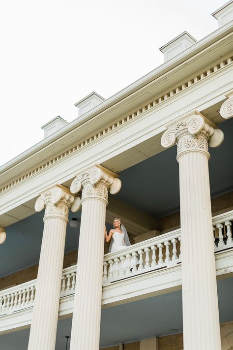 Balcony Wedding Photos, Wedding Balcony, Balcony Wedding, Classic Romantic Wedding, Elk Photography, Bridal Photo, Bridal Pictures, Engagement Inspo, Bride Portrait