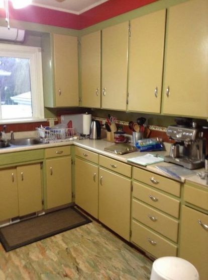 Painting Flat Kitchen Cabinets, 50s Kitchen Makeover, Old Kitchen Makeover, Flat Kitchen Cabinets, Cupboard Doors Makeover, Retro Kitchen Cabinets, Cupboard Makeover, Flat Cabinets, Kitchen Cabinets Before And After