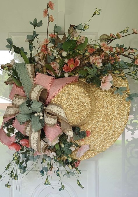 Spring Hat Wreath, Straw Hat Door Decoration, Straw Hat Door Wreath, Sun Hat Wreath, Straw Hat Wreaths Front Doors, Hat Wreaths For Front Door, Straw Hat Wreath, Straw Hat Crafts, Spring Wreaths For Front Door Diy