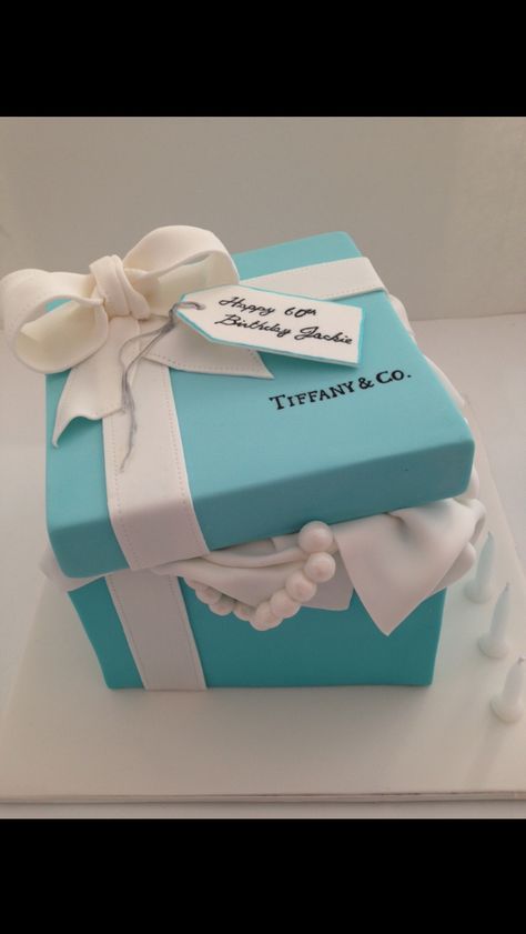 Tiffany Cake Ideas Birthday, Breakfast At Tiffanys Party Ideas, Tiffany Birthday Party, Tiffany And Co Box, Tiffany Cakes, Tiffany Birthday, 15th Birthday Cakes, Tiffany Bridal Shower, Tiffany Party