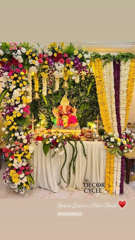 Door Flower Decoration, Flower Decoration For Ganpati, Ganpati Decoration Theme, Simple Stage Decorations, Home Flower Decor, Ganpati Decoration At Home, Ganapati Decoration, Flower Garland Wedding, Decoration For Ganpati