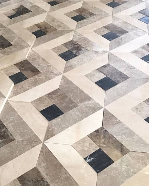 @panem_madrid Stone Floor Pattern, Tile Floor Patterns, Spanish Flooring, Floor Tile Patterns Layout, Marble Pattern Floor, French Flooring, Interesting Flooring, Marble Pattern Texture, Floor Pattern Design