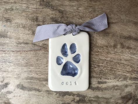 Easy Clay Date Ideas: Perfect Activities for Couples Clay Date, Activities For Couples, Paw Print Art, Cat Paw Print, Ceramics Pottery Art, Dog Paw Print, Date Ideas, Diy Crafts For Gifts, Baby Crafts