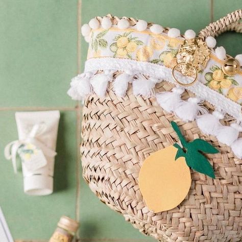 Luxury Weddings in Italy on Instagram: "Personalized straw bags containing special products of the Amalfi Coast: lemon candies, lemon amaretti, salty biscuit, lemonade, hand cream from Carthusia and of course giant Lemons just picked up from a local farm! #welcomebag #destinationwedding #luxuryweddings" Lemon Candies, Weddings In Italy, Candied Lemons, Coast Style, Luxury Weddings, Local Farm, The Amalfi Coast, Straw Bags, Welcome Bags