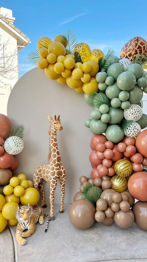 Safari Birthday Balloon Garland, Boho Safari Backdrop, Safari Jungle Theme Party, Jungle Birthday Backdrop, Wild One Birthday Party Backdrop, Safari Balloon Backdrop, Jungle Theme Balloons, Wild One Birthday Backdrop, Jungle Balloon Decor