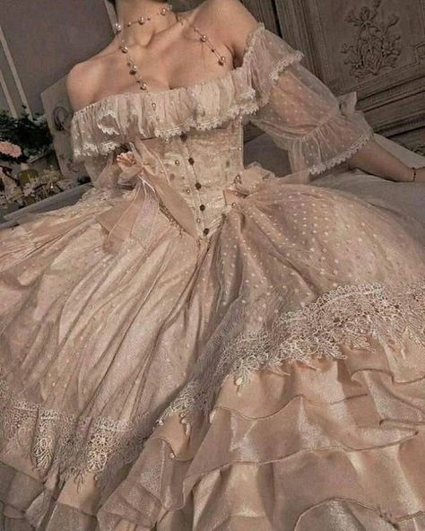 Queen Wedding Dress, Royalty Dress, Royal Core, Antique Dresses, Aesthetic Dress, Dresses Aesthetic, Fantasy Gowns, Dress Aesthetic, Fairytale Dress