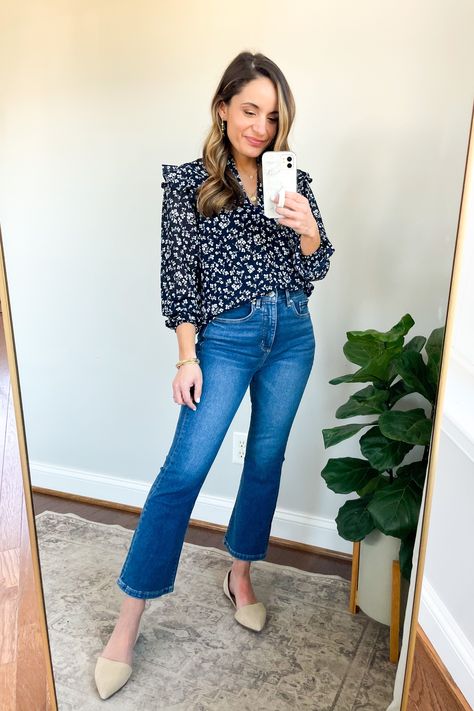 Five ways to wear cropped flare jeans via pumps and push-ups blog | cropped flare jeans | kick crop jeans outfits | demi boot jeans Cropped Jeans Outfit Spring, Flare Crop Jeans Outfit, Kick Flare Jeans Outfit, Cropped Flare Jeans Outfit, Ankle Jeans Outfit, Flair Jeans Outfit, Flare Outfit, Jeans Boots Outfit, Petite Flare Jeans