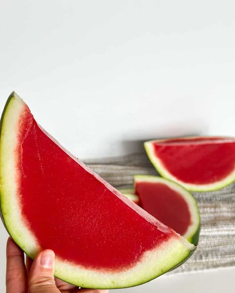 How To Make Watermelon Jelly. Naturally Sugar Free Jelly Recipe! Watermelon Jelly Recipe, Jelly Watermelon, Sugar Free Jelly, Vegan Jello, Jelly Store, Agar Agar Powder, Watermelon Jello, Watermelon Uses, Jelly Slice