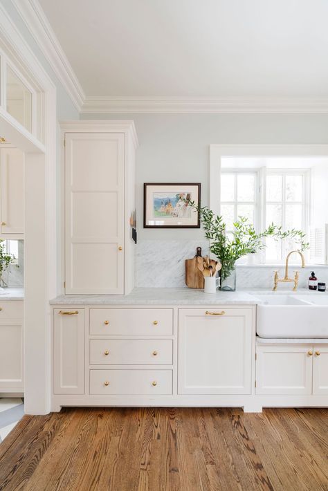 English Farmhouse Kitchen, Traditional English Kitchen, Ivory Kitchen, Historic Kitchen, English Farmhouse, Kitchen Redesign, Road Design, Renovation Design, The Cabinet