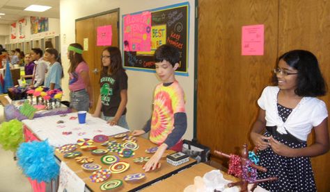 Market Day at my son's school  use CD's and paint tops and put spinner in center of it.... Elementary Market Day Ideas, Kids Market Day Ideas, Market Day Ideas For School, Market Day Ideas, Global Perspectives, Kids Market, Market Day, Financial Literacy, Social Science