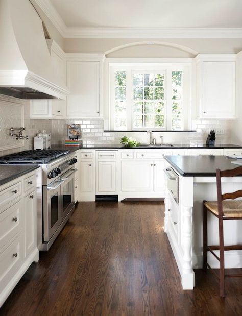 Love the dark wood, white cabinets, and grey tile White Kitchen Dark Floors, Black Kitchen Countertops, Dark Countertops, Kabinet Dapur, Black Countertops, Countertop Design, Classic Kitchen, Trendy Kitchen, Kitchen Redo