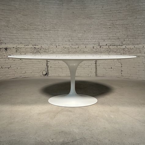 Listed on VNTG.com: Tulip Dining Table by Eero Saarinen for Knoll, 1950s | #vntg #vintage Marble Tulip Table, Tulip Coffee Table, Tulip Side Table, Tulip Armchair, Tulip Dining Table, Industrial Office Design, Nero Marquina Marble, Tulip Table, Eero Saarinen