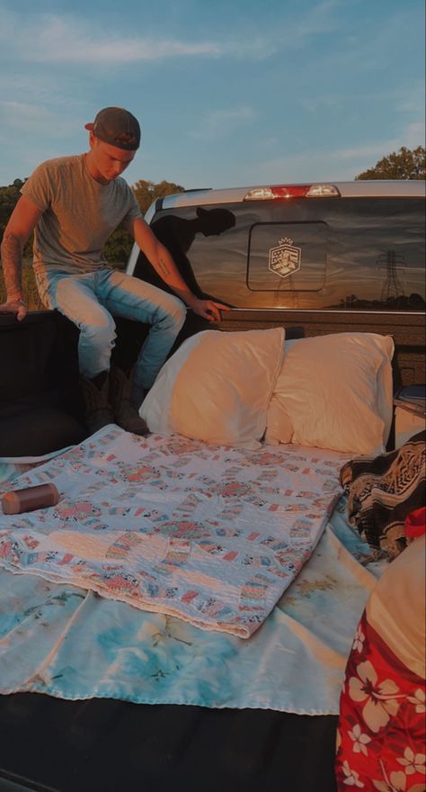 Southern Date Ideas, Country First Date Ideas, Outdoorsy Date Ideas, Western Date Ideas, Country Dates Ideas, Back Of Truck Date Night, Date Ideas Country, Fall Dates Aesthetic, Fall Date Ideas Couple