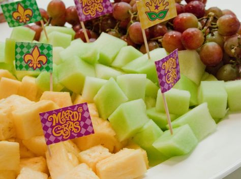 Mardi Gras fruit tray Birthday Snacks, Mardi Gras Party, Quick And Easy Recipes, Fat Tuesday, Fruit Platter, Fruit Tray, Seasonal Recipes, 50 States, 40th Birthday