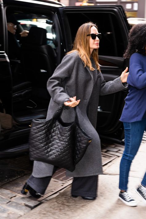 Zahara Jolie Pitt, Angelina Jolie Style, Gray Wool Coat, Street Style Bags, Jolie Pitt, Wool Overcoat, Oversized Bag, All Black Outfit, Angelina Jolie