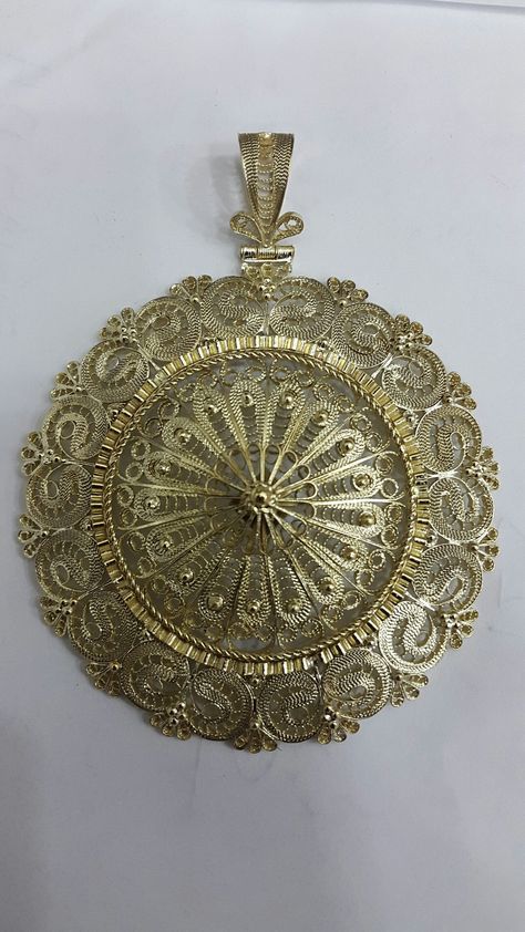 Wax Carving, Filigree Jewelry, Jewellery Sketches, Gold Pendant Jewelry, Pillow Forms, Ethnic Jewelry, Silver Filigree, Wire Jewelry, Gold Pendant