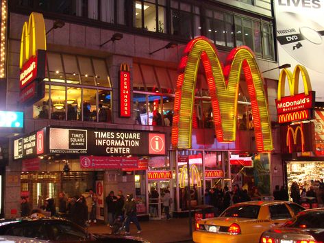 Times Square McDonald's Dominicans Be Like, Photographie New York, Fast Food Workers, Mcdonald's Restaurant, Mc Donald, Restaurant New York, Online Work From Home, Information Center, Operations Management