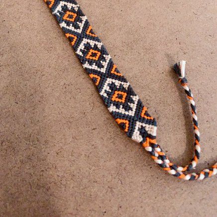 4 Color Bracelet Pattern, Aztec Flower, Chevron Friendship Bracelets, Cool Friendship Bracelets, String Bracelet Patterns, Ankle Bracelets Diy, Friendship Bracelet Patterns Easy, Yarn Bracelets, Cute Friendship Bracelets