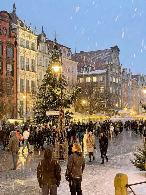 City In Winter Aesthetic, Gdansk Poland Winter, Uk Snow Aesthetic, Gdansk Christmas Market, Winter Activity Aesthetic, Winter In Denmark, Denmark In Winter, Winter In Scandinavia, Copenhagen Denmark Christmas