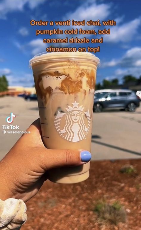 Pumpkin Iced Coffee Starbucks Order, Fall Starbucks Drinks Recipe, Pumpkin Drinks Starbucks, Starbucks Drinks Videos, Pumpkin Cold Foam, Starbucks Fall Drinks, Starbucks Holiday Drinks, Pumpkin Spice Drinks, Cold Starbucks Drinks