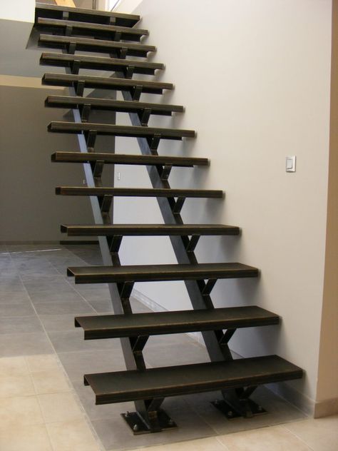 Iron Stairs Design, Steel Staircase Design, سلالم حلزونية, Stairs Metal, Stair Construction, Steel Stairs Design, Iron Stairs, Stairs Makeover Ideas, درج السلم