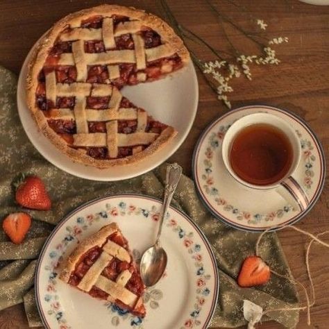 Your Local Witch on Instagram: “#cottagecore #cottagecoreaesthetic #witchy #mushroom #botanicalillustration #tarotcards #cottage #katharsis #cabincore #cabin #aesthetic…” A Cup Of Tea, Cup Of Tea, Pretty Food, Cute Food, Aesthetic Food, Tea Time, Tart, Food Photography, Food And Drink