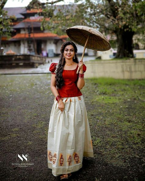 Onam Set Pavada, Kerala Set Pavada Blouse, Kerala Traditional Dress For Girls, Pavada Blouse Kerala, Kerala Pattupavada For Women, Set Pavada And Blouse, Pattu Pavada Women, Onam Skirt And Top Designs, Pattupavada For Women