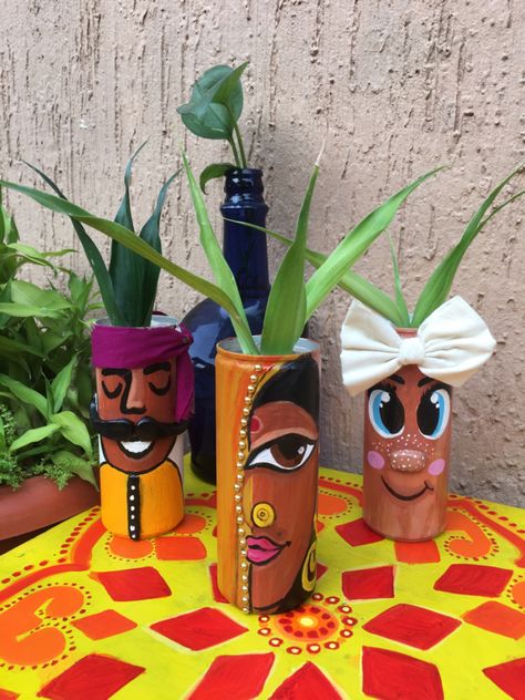 DIY planters ideas using soda cans !! Craft Ideas With Tin Cans, Best Out Of Waste Painting, Soda Can Painting Ideas, Plastic Bottle Craft Ideas, Tin Can Art Diy, Soda Cans Crafts, Soda Can Art Ideas, Pots Design Ideas Paint, Soda Can Painting