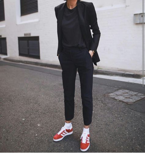 Looks Adidas, Minimalist Moda, Looks Black, Mode Inspo, Tomboy Fashion, Sneakers Outfit, 가을 패션, Looks Style, Mode Inspiration