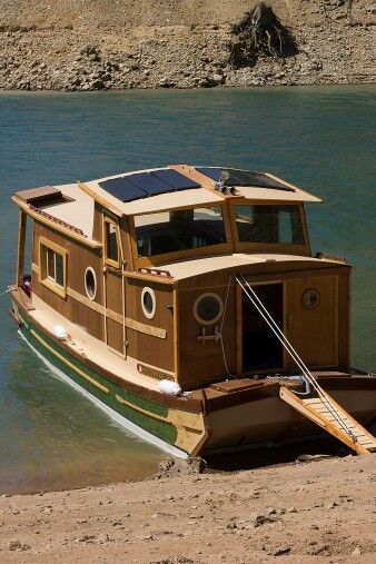 Pontoon Houseboat, Shanty Boat, Houseboat Living, Wood Boat Plans, Wooden Boat Building, Build Your Own Boat, Wooden Boat Plans, Water House, Diy Boat