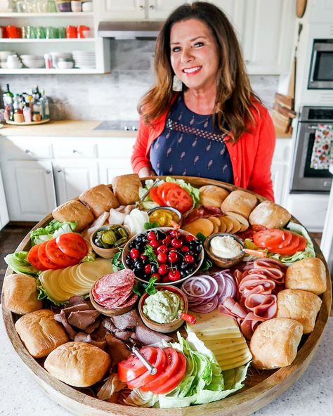 Sandwich Charcuterie Board, Roast Beef Deli Meat, Smoked Gouda Cheese, Sandwich Bar, Sub Sandwiches, Sandwich Ingredients, Charcuterie Platter, Charcuterie Cheese, Party Food Platters