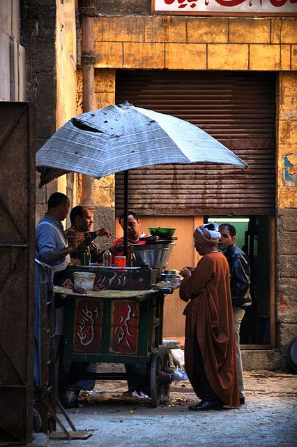 Food vendor, Khan el-Khalili, Cairo, Egypt Old Cairo, Food Vendor, Life In Egypt, Modern Egypt, Memphis City, Old Egypt, Robert Doisneau, Visit Egypt, Egypt History