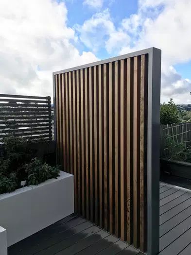 Screen Walls Outdoor, Screening Wall Outdoor, Modern Privacy Screen, Privacy Screen Ideas, Timber Screen, Freestanding Pergola, Shed Designs, Steel Screen, Modern Fence Design