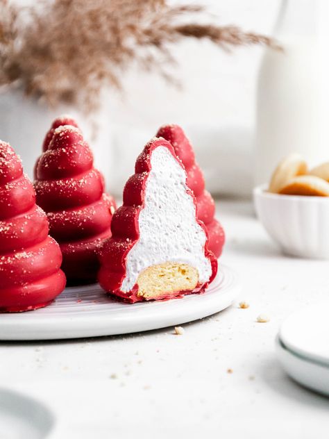 Strawberry and Cookie Cream Puffs - Julie Marie Eats Christmas Raspberry Dessert, Strawberry Marshmallow Fluff, Raspberry Cream Puff, Strawberry Marshmallow, Cream Puff Recipe, Valrhona Chocolate, Puff Recipe, Cream Puff, Shortbread Cookie