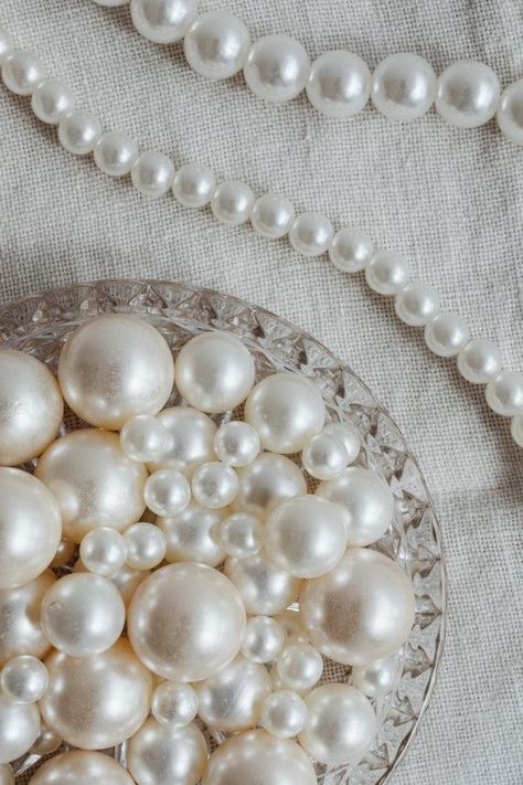 White Pearls Aesthetic, White Pearl Aesthetic, Aesthetic Pearls, Pearls Aesthetic, Pearl Aesthetic, Pearls Photography, Art Coquillage, Creative Jewelry Photography, White Elegance