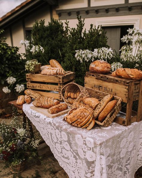 Bread Table Display, Bread Station, Graze Boards, Bread Table, Wedding Recovery, Diy Buffet, Buffet Stations, Bread Bar, Bread Display