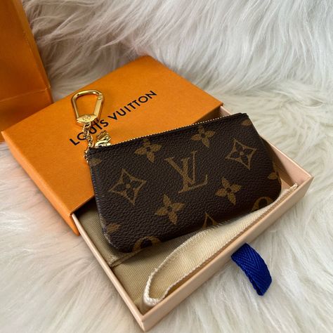 Excellent Brandnew Condition, Bought It, But Never Used I Have A Wallet I Been Using. Selling And Brandnew Key Cles Louis Vuitton. Comes With Box And Dust Cover. Purple Luggage, Lv Luggage, Louis Vuitton Key Holder, Louis Vuitton Key Pouch, Louis Vuitton Red, Lv Wallet, Louis Vuitton Pochette, Louis Vuitton Wallet, Louis Vuitton Accessories