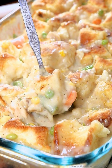 Biscuit Chicken Pot Pie Casserole, Casserole With Biscuits, Biscuit Chicken Pot Pie, Biscuit Casserole, Pot Pie Casserole, Biscuits Casserole, Chicken Pot Pie Casserole, Pies Recipes, Easy Chicken Pot Pie