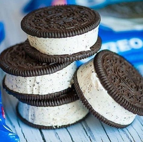 Oreo Ice Cream Sandwich Oreo Ice Cream Sandwich, Butterfly Cookies, Oreo Ice Cream, Ice Cream Cookie Sandwich, Coconut Chutney, Ice Cream Sandwiches, Ice Cream Birthday, Cream Sandwich, Tumblr Aesthetic