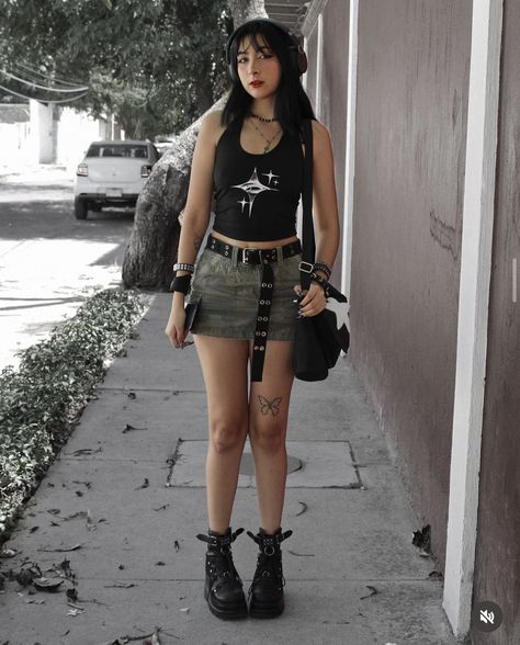 Alternative Baddie Outfits, Alt Outfits For Summer, Alt Country Outfits, Summer Alt Fits, Alternative Concert Outfit Summer, Alt Corset Outfit, Goth Baddie Outfits, Summer Outfits Alternative, Alt Outfits Summer