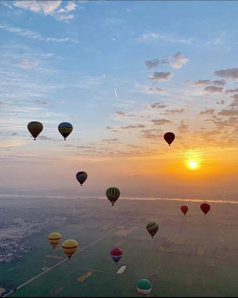 Sunset hot air balloon ride in Luxor, Egypt⁣ Egypt Resorts, Egypt Aesthetic, Hot Air Balloon Ride, Egypt Culture, Luxor Egypt, Visit Egypt, Hot Air Balloon Rides, Parasailing, Egyptian History