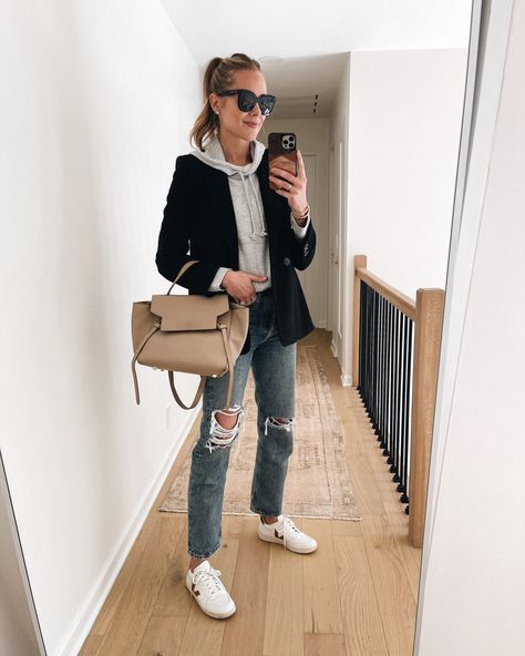 Black Blazer Casual, Gray Sweatshirt Outfit, Gray Hoodie Outfit, Blazer Casual Outfit, Hoodie Blazer, Black Equestrian, Celine Belt, Veja Esplar, Black Blazer Outfit