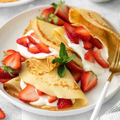 Cream Cheese Crepe Filling, Strawberry Crepes Recipe, Crepe Filling, Cheese Crepes, Strawberry Cream Cheese Filling, Nutella Mousse, Homemade Crepes, Easy Crepe Recipe, Crepes Filling