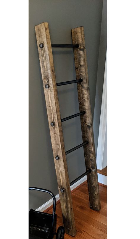 Black Wood Blanket Ladder, Minimalist Glam Decor, Blanket Ladder Ideas, Blanket Ladder Diy, Ladder Art, Blanket Ladder Decor, Ladder Blanket, Blanket Hanger, Mini Chalet